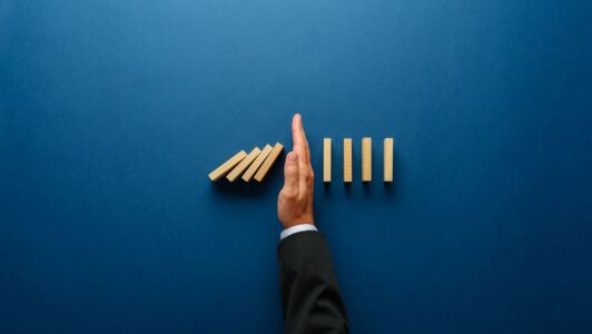 در روزهای تاریک چطور نور پیدا کنیم؟ راهنمای روانی برای عبور از بحران‌های شخصی